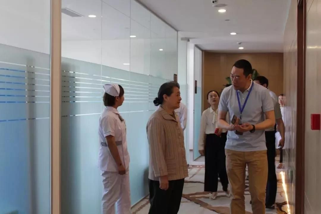 中国工程院夏照帆院士一行到访山东省齐鲁细胞治疗工程技术有限公司交流